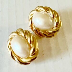 Earrings Kenneth Jay Lane Classic Pearl Gold Plated